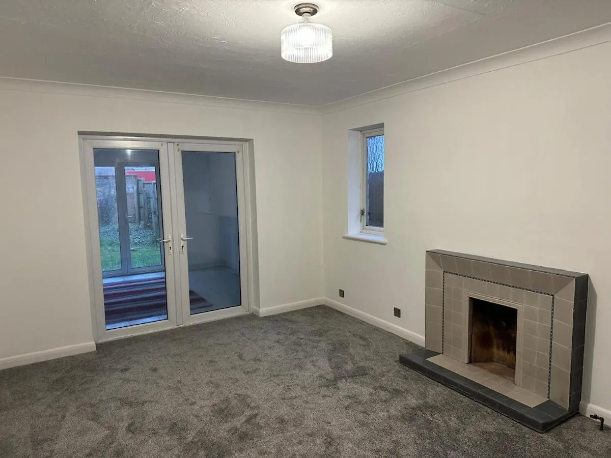 Spacious House - Thorpe Park Staines-upon-Thames 0*,  United Kingdom