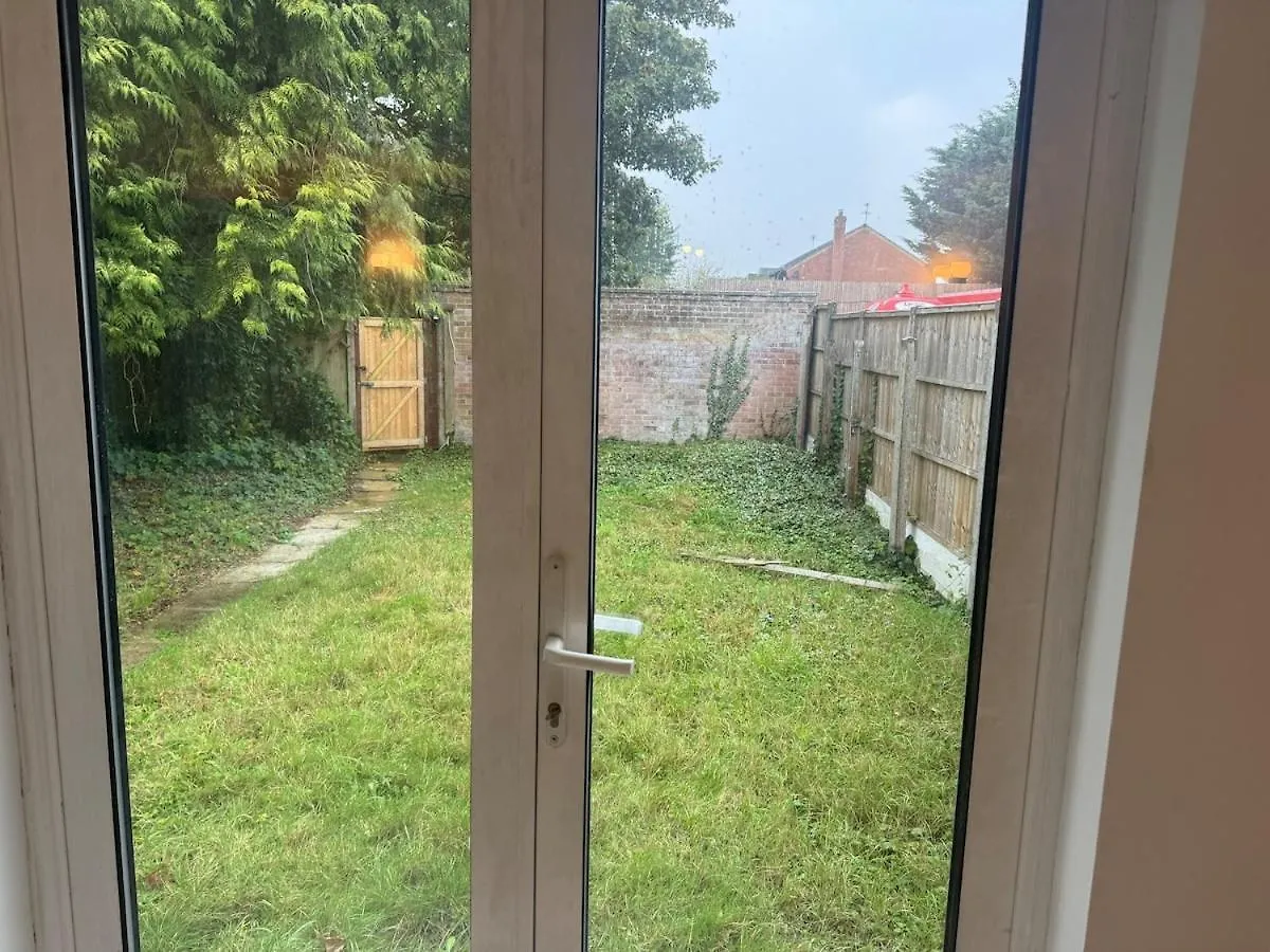 Spacious House - Thorpe Park Staines-upon-Thames 0*,