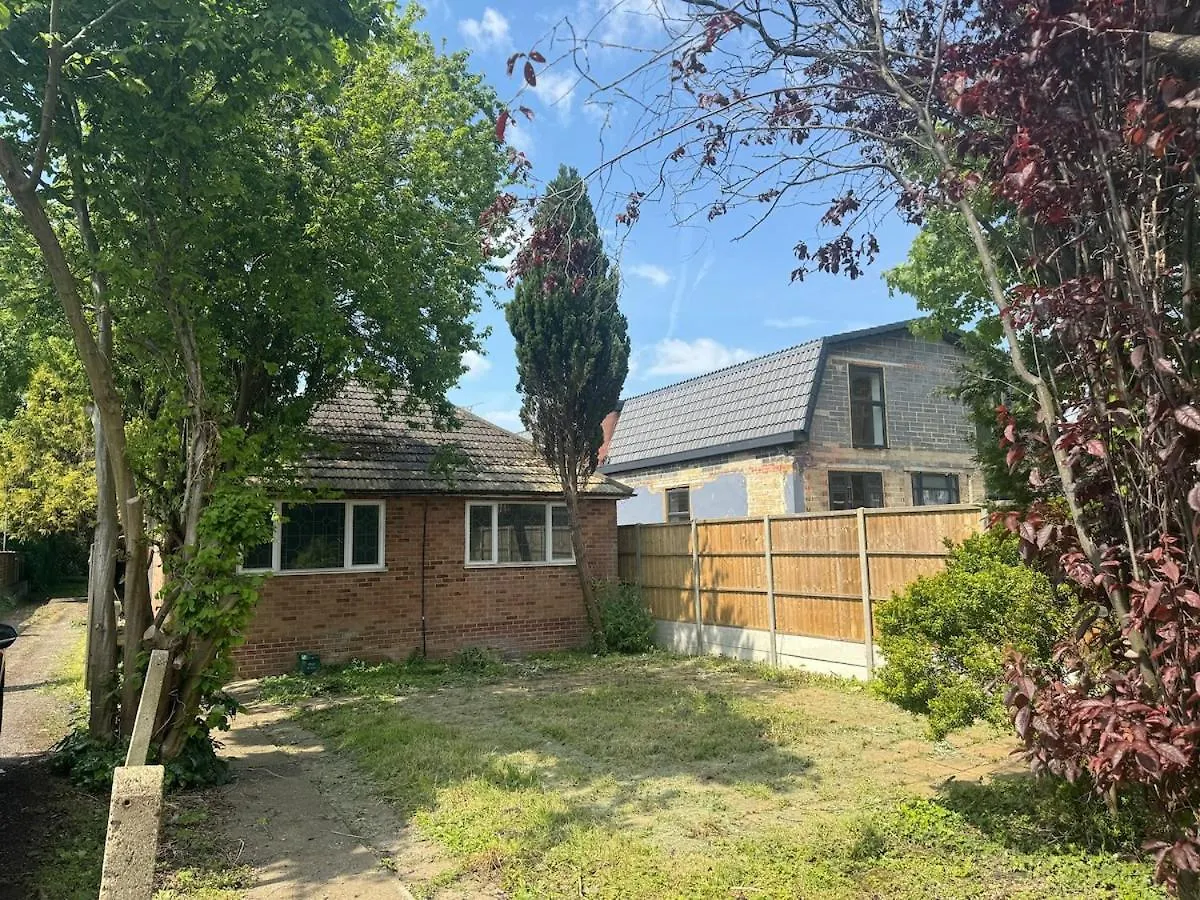 Spacious House - Thorpe Park Staines-upon-Thames
