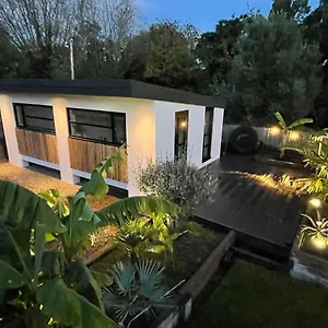  Holiday home River With Jacuzzi Fire And Boat Hire