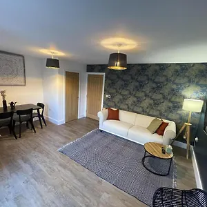  Holiday home 3 Double Bed Luxurious House Near Heathrow Airport
